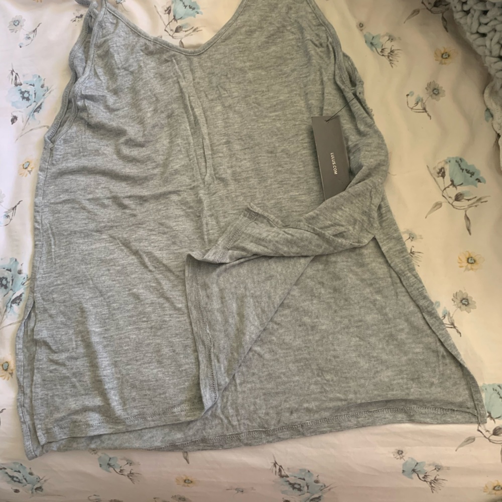 Gray top - Picture 3 of 4